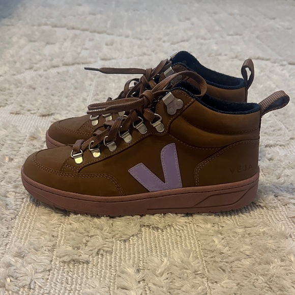 Veja Brown and Purple Sneakers- NEW - Picture 3 of 5